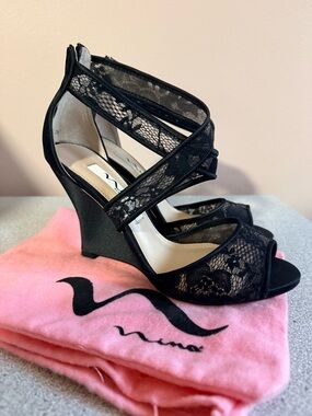 Nina Elyana Heels Size 6 NWT Box Dust Bag Elegant Evening Shoe